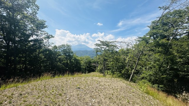 旧軽井沢 太陽の森別荘地 浅間山を臨む土地の展望|浅間山の望む、高台に位置しています。