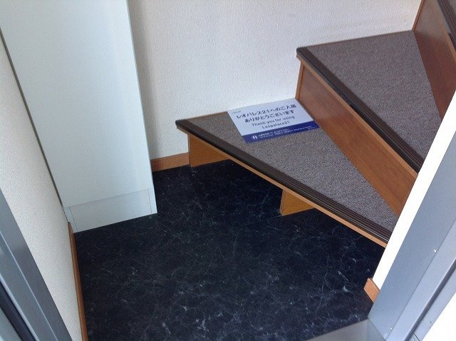 レオパレスアクセルの玄関