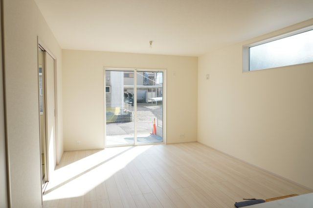 草加市新栄2丁目 新築分譲住宅の居間・リビング