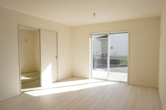 草加市新栄2丁目 新築分譲住宅の居間・リビング