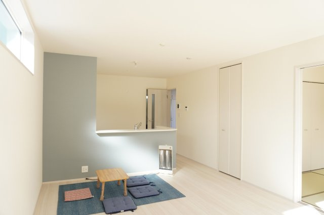草加市新栄2丁目 新築分譲住宅の居間・リビング