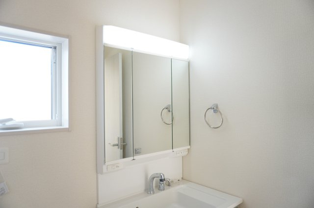 草加市新栄2丁目 新築分譲住宅の独立洗面台