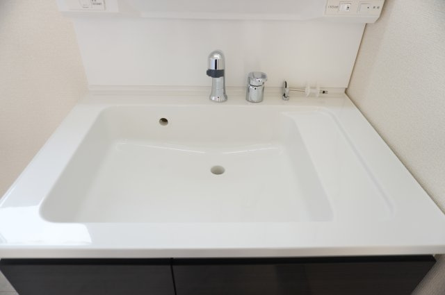 草加市新栄2丁目 新築分譲住宅の独立洗面台