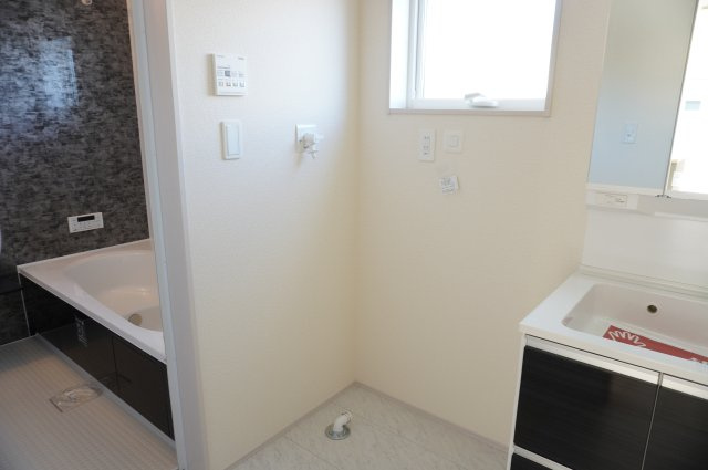 草加市新栄2丁目 新築分譲住宅のランドリースペース