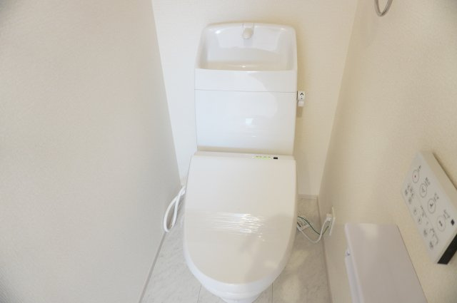 草加市新栄2丁目 新築分譲住宅のトイレ|1階