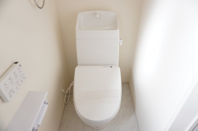 草加市新栄2丁目 新築分譲住宅のトイレ|2階