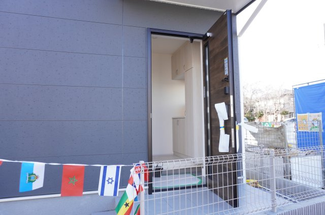 草加市新栄2丁目 新築分譲住宅の玄関