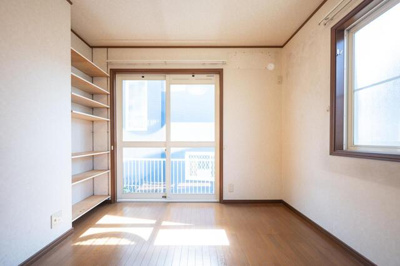  | １階の洋間　作り付けの収納棚… 