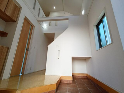  | 明るく開放的な玄関上部の吹抜… 