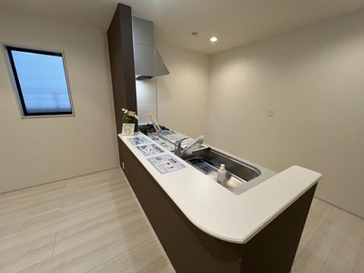  | 新居の素敵なキッチンで自炊の… 