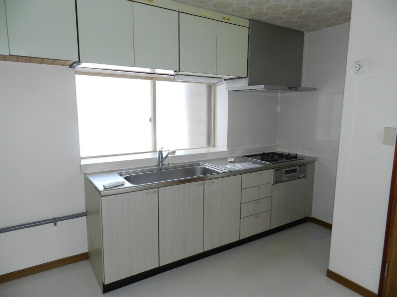 登別市若草町5丁目3-3戸建のキッチン