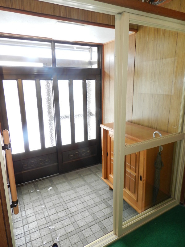 登別市若草町5丁目3-3戸建の玄関