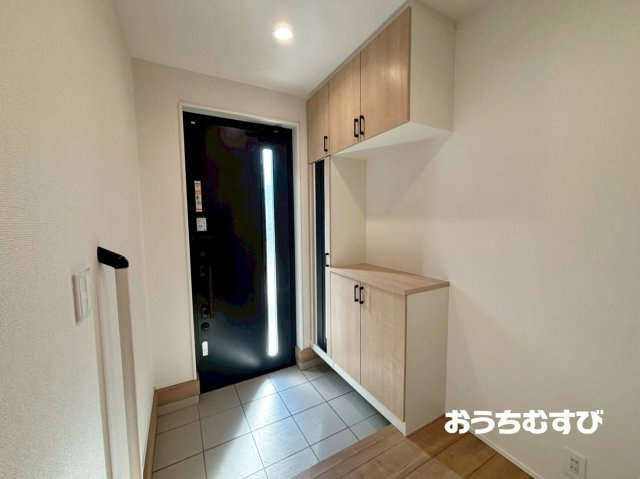 春日井市高蔵寺町六丁目第1期(全2棟)の玄関