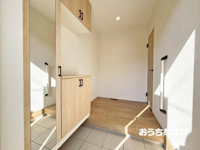 春日井市高蔵寺町六丁目第1期(全2棟)の玄関