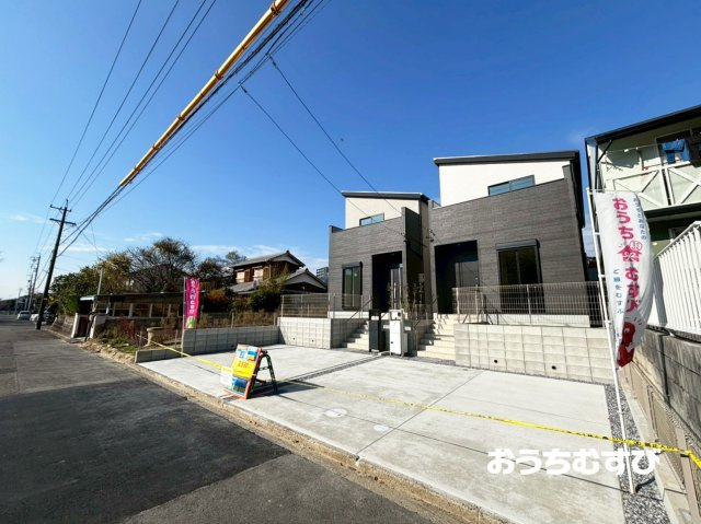 春日井市高蔵寺町六丁目第1期(全2棟)の前面道路含む現地写真