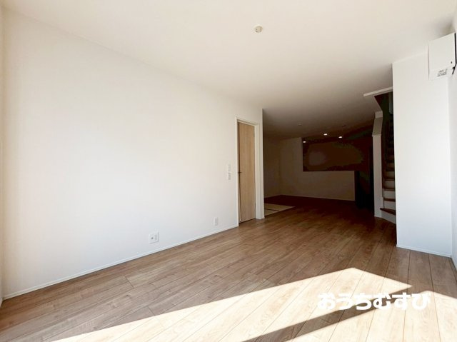 春日井市高蔵寺町六丁目第1期(全2棟)の居間・リビング