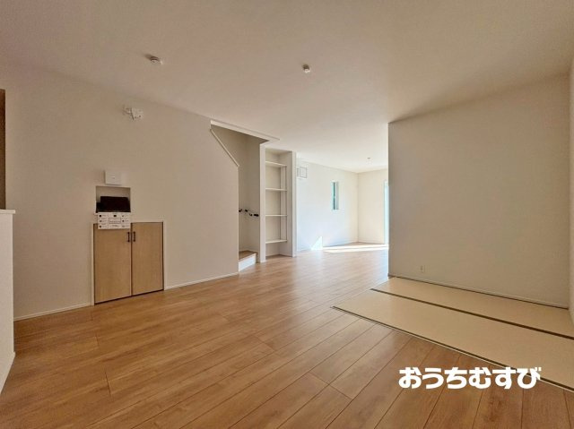 春日井市高蔵寺町六丁目第1期(全2棟)の居間・リビング