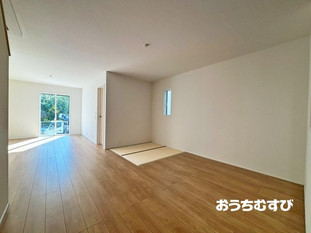 春日井市高蔵寺町六丁目第1期(全2棟)の居間・リビング