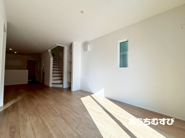 春日井市高蔵寺町六丁目第1期(全2棟)の居間・リビング