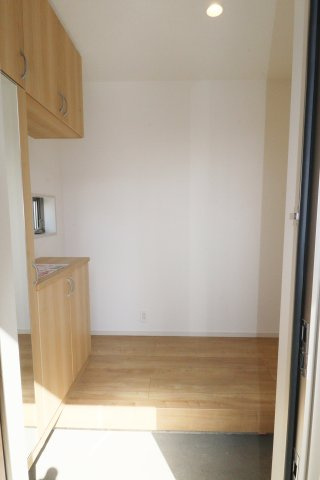 【築浅中古】郡山市久留米６丁目　　　　　　　柴宮小学校、郡山第７中学区の玄関