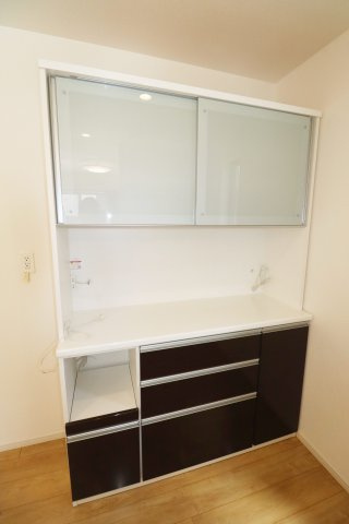 【築浅中古】郡山市久留米６丁目　　　　　　　柴宮小学校、郡山第７中学区のキッチン|カップボードもついています