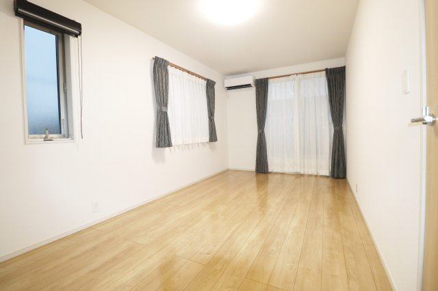 【築浅中古】郡山市久留米６丁目　　　　　　　柴宮小学校、郡山第７中学区の洋室