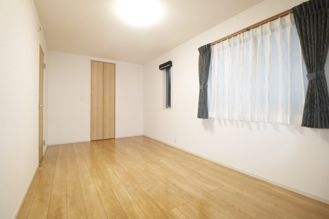 【築浅中古】郡山市久留米６丁目　　　　　　　柴宮小学校、郡山第７中学区の洋室