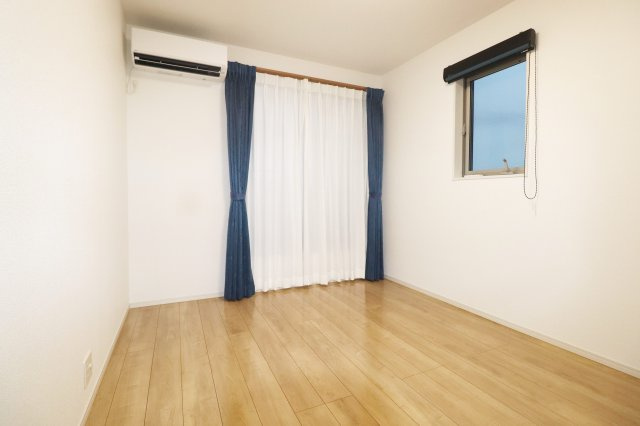 【築浅中古】郡山市久留米６丁目　　　　　　　柴宮小学校、郡山第７中学区の洋室