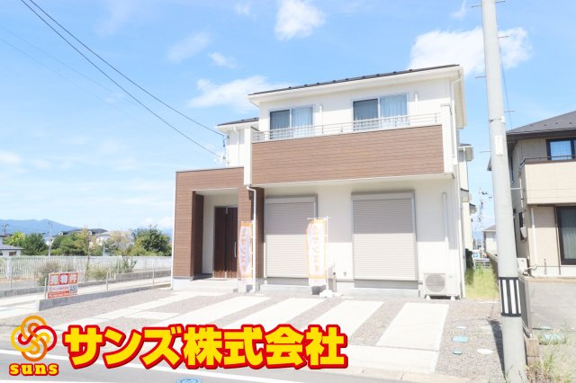 【築浅中古】郡山市久留米６丁目　　　　　　　柴宮小学校、郡山第７中学区の外観|南東側から見た駐車場を含む外観♪