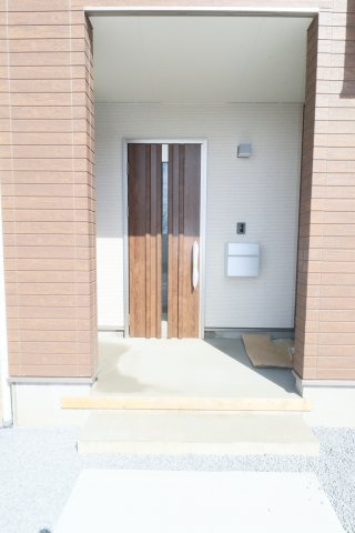 【築浅中古】郡山市久留米６丁目　　　　　　　柴宮小学校、郡山第７中学区の玄関