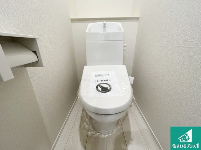 東近江市林田町　第24-1期　新築一戸建てのトイレ|1・2階の2ヶ所にあるので、朝の忙しい時間の順番待ちもなく、深夜の利用にも大変便利です。