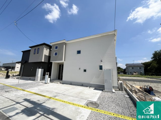 東近江市林田町　第24-1期　新築一戸建ての駐車場|並列２台駐車可能！ゆとりの駐車スペースで車庫入れもスムーズ！