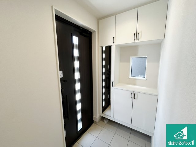 東近江市林田町　第24-1期　新築一戸建ての玄関|シューズボックスにはたくさんの靴が収納できるので玄関周りはいつもスッキリ！ご家族が増えても安心！