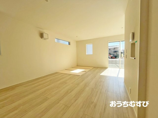 春日井市坂下町第１期(全4棟)の居間・リビング