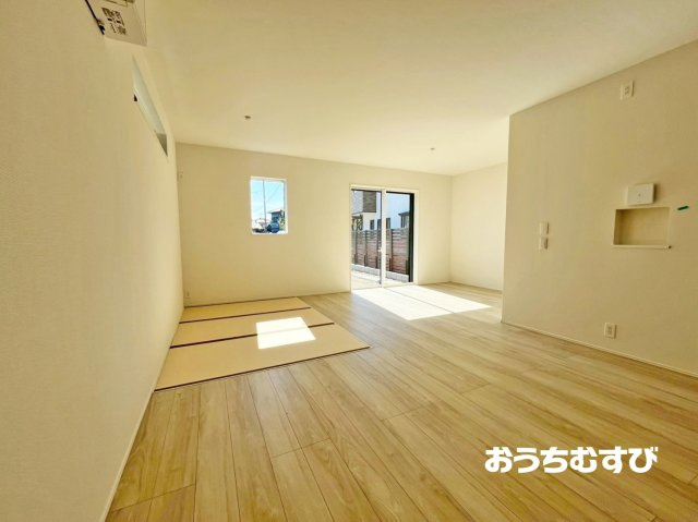 春日井市坂下町第１期(全4棟)の居間・リビング