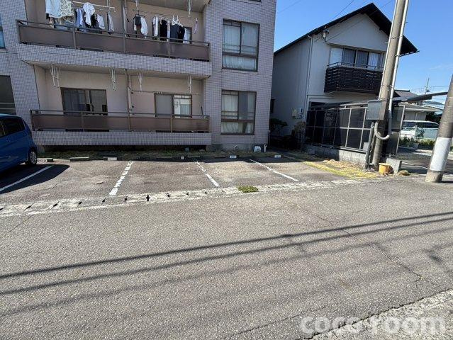 グランパル２１　Ｂの駐車場
