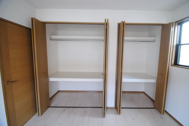 グランドール国分 A棟の収納|※同タイプのイメージ写真　現況優先