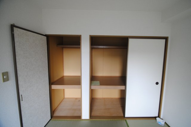 グランドール国分 A棟の収納|※同タイプのイメージ写真　現況優先
