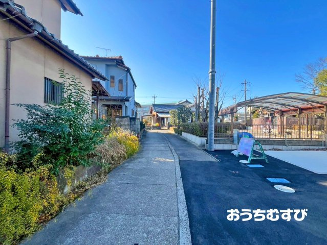 春日井市坂下町第１期(全4棟)の前面道路含む現地写真