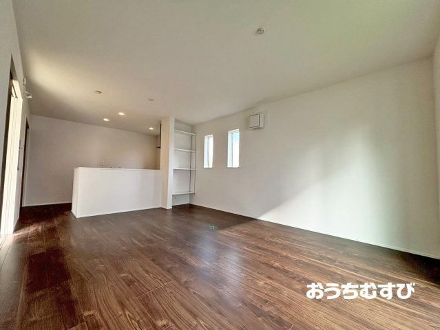 春日井市坂下町第１期(全4棟)の居間・リビング