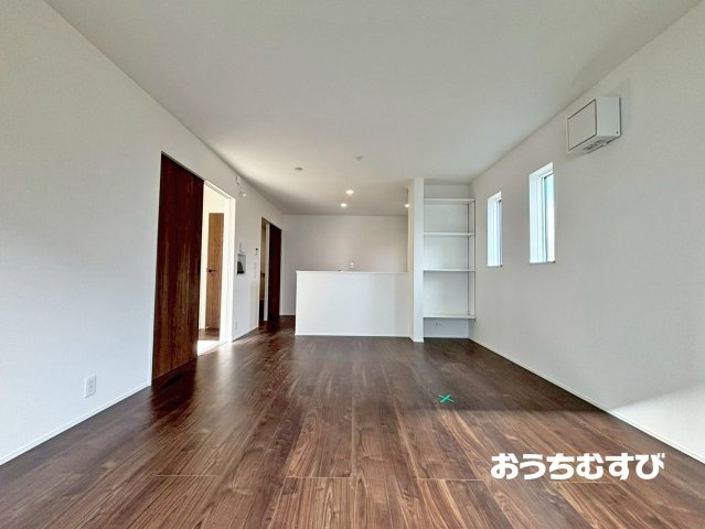 春日井市坂下町第１期(全4棟)の居間・リビング