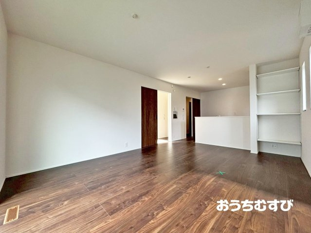 春日井市坂下町第１期(全4棟)の居間・リビング