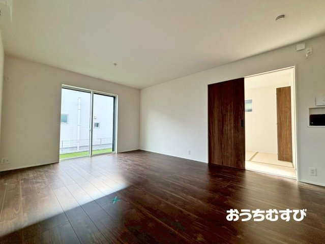 春日井市坂下町第１期(全4棟)の居間・リビング