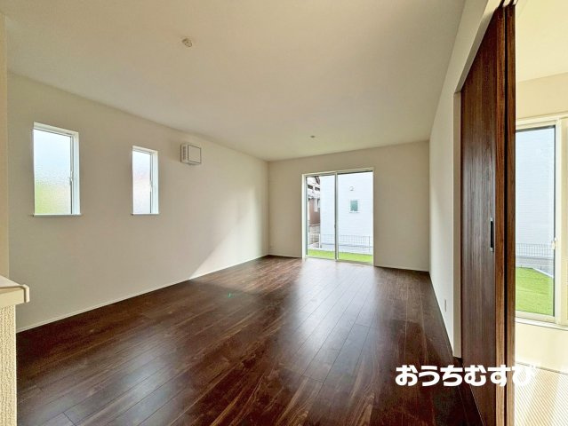 春日井市坂下町第１期(全4棟)の居間・リビング