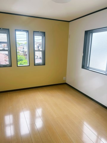 百舌鳥梅町　中古戸建ての洋室