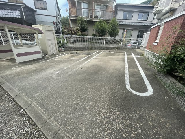 ドミール5の駐車場
