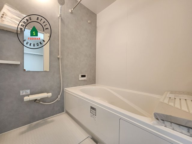 福津市津屋崎1丁目第4-2棟（1号棟）の浴室|1日の疲れを癒してくれる広々バスルーム。雨の日のお洗濯にも大活躍な浴室乾燥機付です！