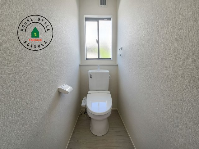 福津市津屋崎1丁目第4-2棟（1号棟）のトイレ|温水洗浄便座を完備しております。2ヶ所にトイレがあるのは朝の慌ただしい時間も安心です。