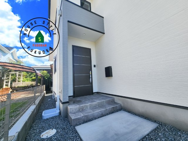 福津市津屋崎1丁目第4-2棟（1号棟）の玄関|おでかけの時も帰った時も、「我が家」を最初に感じでもらえる素敵な空間に。