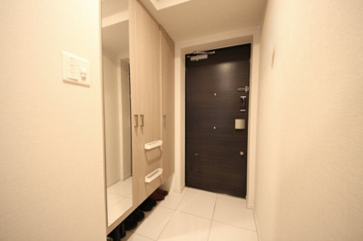 【玄関】 | エスリード大津におの浜セントラル | 収納付きの玄関